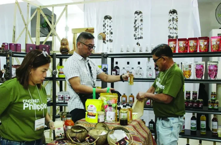 P2.412-B allotted for MSME dev’t in 2027 — DBM Locals and tourists explore coconut-based food and non-food products from Aklan, Antique, Capiz, Guimaras, and Iloilo at the Negolinks booths at the La Carmela de Boracay Hotel in Malay, Aklan. DTI REGION VI PHOTO