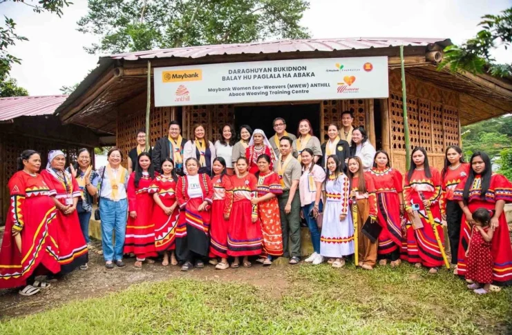 Maybank Women Eco-Weavers (MWEW) Launches Second Weaving Training Centre in the Philippines A new milestone for Maybank Women Eco Weavers in the Philippines. The official launch of the MWEW ANTHILL Abaca Weaving Training Centre in Bukidnon brought together the Daraghuyan Bukidnon Tribe, Maybank Foundation, ANTHILL Fabric Gallery and local partners to celebrate a shared commitment to preserving cultural heritage and strengthening community livelihoods. The launch of the MWEW ANTHILL Abaca Weaving Training Centre in Bukidnon marks the programme’s 13th training centre across five ASEAN countries and its second in the Philippines. To date, MWEW has supported 20 women weavers and 25 abaca farmers in the Daraghuyan community, alongside the planting of 6,250 abaca plants. By bringing fibre cultivation and weaving closer together, the centre strengthens the local value chain while creating a foundation for sustainable livelihoods and the preservation of Pinangabol weaving. Standing in the back row from left; Emma Lim-Sandrino, Board of Directors, ANTHILL Fabric Gallery (with glasses and in black shirt), Marven Jan Nadela, Senior Tourism Operations Officer, Malaybalay City Tourism Office (with glasses in black jacket); Atty. Anna Marie R. Bergado, City Administrator, Malaybalay City (in light pink jacket); Anya Joy Lim, Princess Ant/Co-Founder of ANTHILL Fabrics Gallery (in beige t-shirt); Noor Fadzlin Ariffin, Head, Community Empowerment, Maybank Foundation (in army green shirt); Bae Inatlawan Adelina Tarino, Tribal Leader, Daraghuyan Bukidnon Tribe (in tribal costume and white headscarf); Johann Nawawi, Architect Benefactor of MWEW Programme (with glasses in army green shirt); Edelyn Castro, Head, Corporate Affairs, Maybank Philippines (in army green shirt); Cecille Egnar, Provincial Environment and Natural Resource Officer, Bukidnon Environment & Natural Resources Office (in black jacket); Artificio Lacang, Jr., Visayas-Mindanao Region Head, Maybank Philippines (in army green shirt) and Rochelle Astreid Raymundo, Community Development Programme Consultant, ANTHILL Fabric Gallery (in white jacket). Standing in the front row with the weavers, third from the left: Maria Easterluna Canoy, Executive Director, Kintanglad Integrated NGOs (in purple shirt and black lace vest); Annie Lim, Queen Ant/Co-Founder, ANTHILL Fabric Gallery (in white shirt); Salome Tarino, Community Manager of Daraghuyan Bukidnon Balay Hu Paglala Ha Abaca (tenth from left in red tribal dress); Amirul Muhammad, Senior Manager, Community Empowerment, Maybank Foundation (in army green shirt and dark green pants); and Jonnalyn Mangga, Trainer/Weaver, Daraghuyan Bukidnon Tribe (in light pink shirt and denim pants).