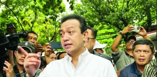 Former senator Antonio Trillanes IV claims a banana chips company owned by Vice President Sara Duterte-Carpio’s husband received P319 million from the Chinese government and China-based corporations. “Ito ang paraan ng China na pagsuporta sa mag-asawang Duterte. Dapat kikilabutan po tayo rito, kasi vice president po siya, may national security implications, bawal po ‘yan,” he says. FILE PHOTO BY TETCH TORRES