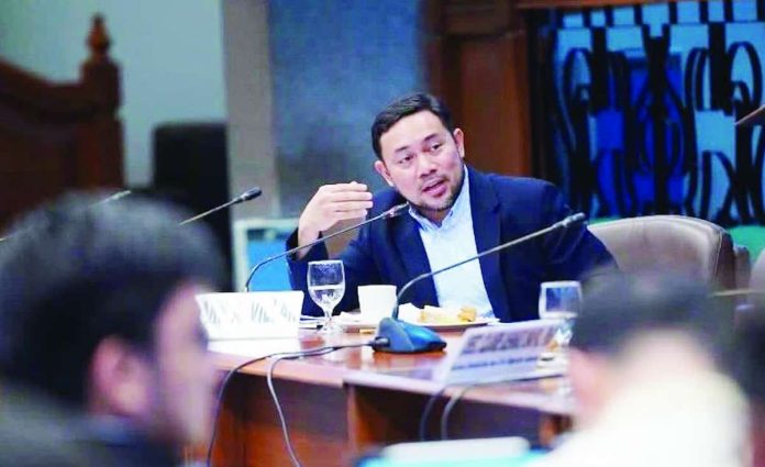 From the minority bloc, Sen. Mark Villar has moved to the Senate majority bloc. He has also been appointed chairman of the Senate Committee on Public Works and got a seat in the Commission on Appointments.