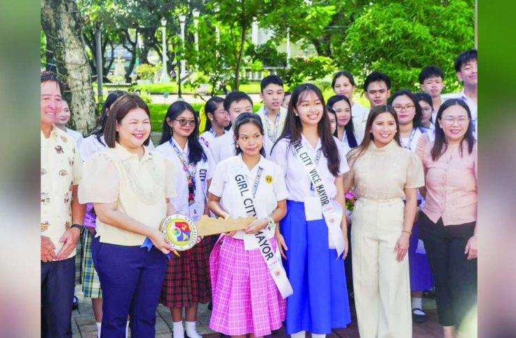 Youth mayor pushes water-saving measures amid El Niño threat Iloilo City’s Mayor Raisa Treñas turns over the symbolic Key of Iloilo City to Girl City Mayor Alexa Jaci L. Bataan of the University of the Philippines Visayas - Iloilo during the opening ceremony of the Boys’ and Girls’ Week Celebration 2026 at Plaza Libertad on Monday, October 19. The annual initiative, held in partnership with the Rotary Club of Iloilo City, gives student leaders first-hand experience in local governance and public service for one week. ILOILO CITY PIO