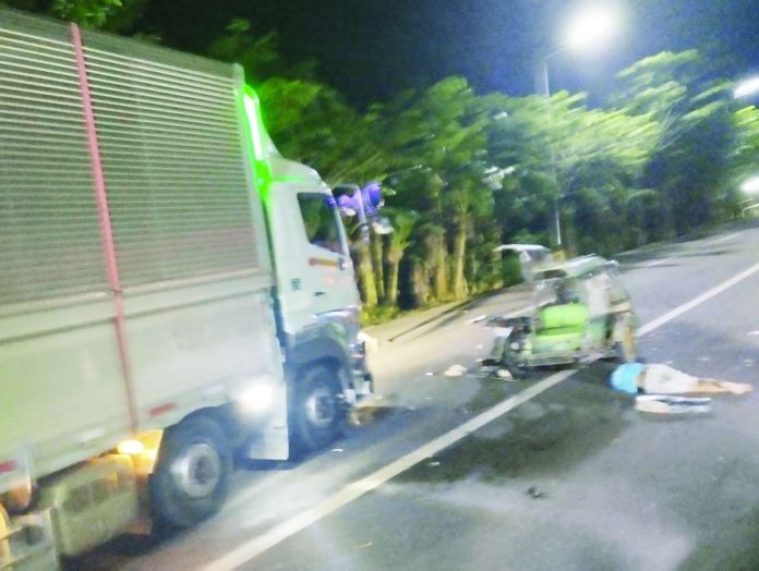 barotac_accident_compressed_resized A tricycle collided head-on with a wing van truck along the highway in Barangay Acuit, Barotac Nuevo, Iloilo on Monday night, October 19, 2026, leaving the 62-year-old tricycle driver dead. PN PHOTO