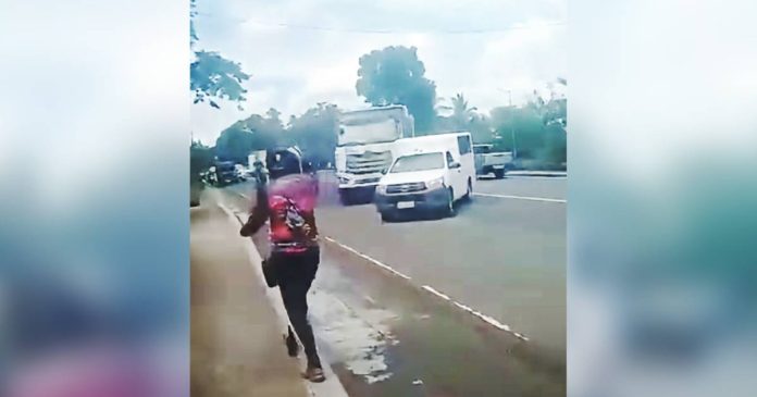dump truck In this screenshot from a video, a heavy dump truck attempts to evade authorities during a high-risk pursuit on Oct. 10, 2026. The chase, which endangered motorists and government enforcers, prompted the Land Transportation Office – Region 6 to suspend the driver’s license for 90 days, with permanent revocation now a possibility.