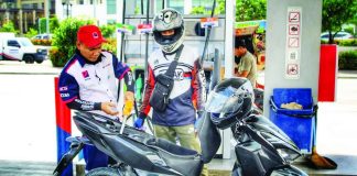 Gasoline, kerosene pump prices up today; diesel down Mixed fuel price adjustments will take effect at 6 a.m. this Tuesday, Oct. 6, 2026. Gasoline prices increase by up to P1.93 per liter and kerosene by P3.30, while diesel users get a relief with a P1.30 per liter rollback. ALLEN ANIMAS/PN
