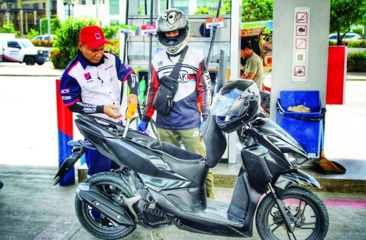 Gasoline, kerosene pump prices up today; diesel down Mixed fuel price adjustments will take effect at 6 a.m. this Tuesday, Oct. 6, 2026. Gasoline prices increase by up to P1.93 per liter and kerosene by P3.30, while diesel users get a relief with a P1.30 per liter rollback. ALLEN ANIMAS/PN