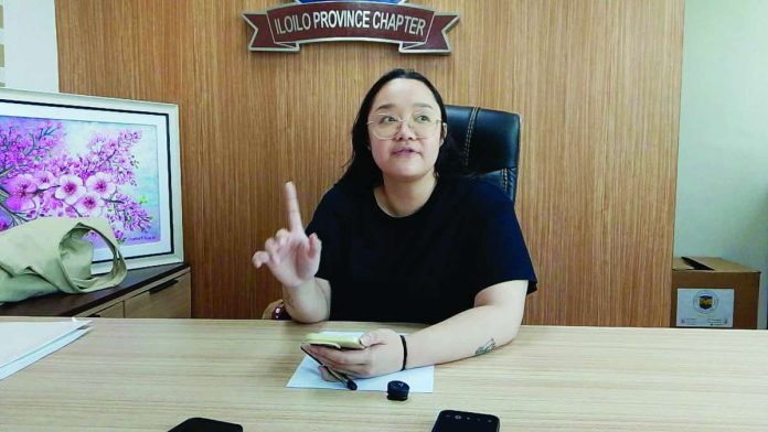 Liga ng mga Barangay (LnB) – Iloilo Province Chapter President Amalia Debuque says imposing a blanket civil service eligibility requirement could pose practical problems for small, remote and island barangays where the pool of residents who possess such eligibility may be limited. IME SORNITO/PN