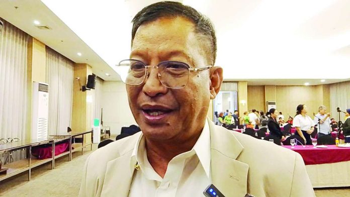 ime_wage_copy_compressed_resized Department of Labor and Employment (DOLE) Western Visayas director Atty. Sixto Rodriguez Jr. discusses the possibility of a new minimum wage increase before the end of 2026. Daily wage adjustments ranging from P40 to P60 have been proposed, with a new wage order potentially issued after November 19, subject to deliberations by the Regional Tripartite Wages and Productivity Board. IME SORNITO/PN