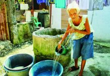 WELLS FAIL SAFETY TESTS; Several shallow wells remain contaminated despite chlorination as El Niño threatens city water supply A resident collects water form a shallow well for household use. Iloilo City intensifies its monitoring of wells amid preparations for a severe El Niño. Authorities warn that some water sources remain contaminated despite chlorination, posing potential health risks to families relying on groundwater. ALLEN ANIMAS/PN
