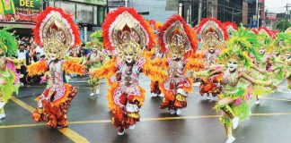 Taculing rules MassKara 2026 street dance and arena competition Dancers from Barangay Taculing perform energetic choreography despite the wet streets during the MassKara Festival 2026’s Street Dance and Arena Competition in Bacolod City on Sunday, October 18. Taculing emerged the grand champion in the barangay category, taking home the P1-million prize. BACOLOD CITY COMMUNICATIONS OFFICE PHOTO