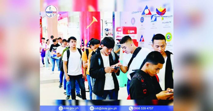 neljoy DOLE_compressed_superimposed A recent job fair in Iloilo City organized by the Department of Labor and Employment – Region 6 brought together employers offering thousands of vacancies across various industries. Job applicants included fresh graduates who queued to be interviwed. DOLE REGION 6