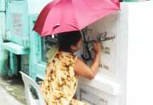 Bebe Soriano charges P200 per tombstone inscription and can complete about six jobs daily, depending on demand. “Mga sobra 10 years na ako nga muni pangabuhian ko,” she says. PHOTO BY ALLEN ANIMAS/PN