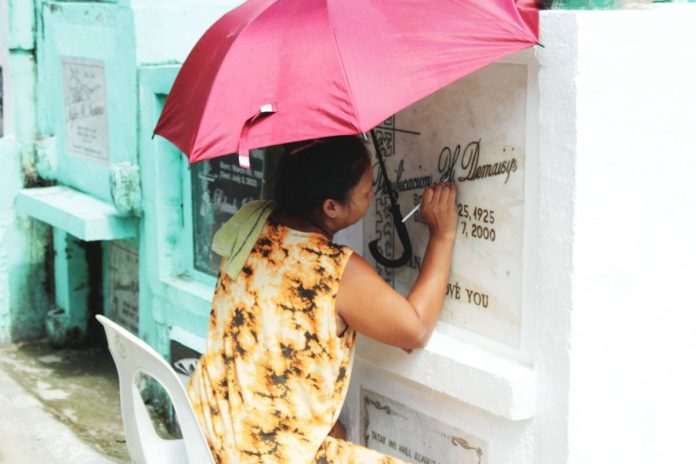 neljoy cemetery cleaners - Bebe Soriano Bebe Soriano charges P200 per tombstone inscription and can complete about six jobs daily, depending on demand. “Mga sobra 10 years na ako nga muni pangabuhian ko,” she says. PHOTO BY ALLEN ANIMAS/PN