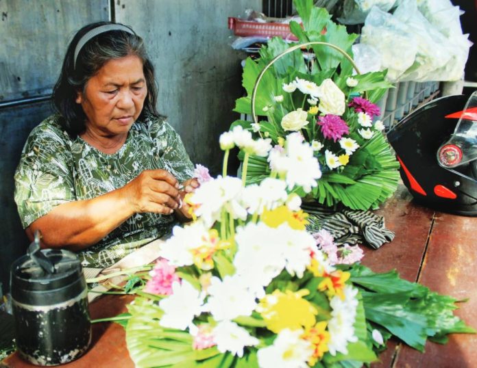 neljoy flower vendors - Maria (3) “Maria”, who runs a flower shop in Barangay Seminario, Jaro, Iloilo City, says her arrangements cost between P150 and P500, with discounts available despite her fixed-pricing policy. PHOTOS BY ALLEN ANIMAS/PN