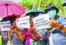 Protesters warn World Bank transport plan could worsen Iloilo City commuting costs Transport sector members and representatives of progressive and consumer groups oppose a World Bank-proposed overhaul of Iloilo City’s public transport. They claim it will eliminate thousands of livelihoods, drastically reduce available public transport and impose additional financial burdens on commuters. ALLEN ANIMAS/PN