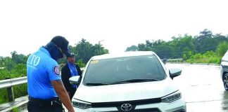 Rental cars in ‘colorum’ crosshairs; LTO: Private vehicles carrying paying passengers need franchise; 192 units seized across W. Visayas A Land Transportation Office - Region 6 enforcement officer inspects a vehicle during an operation against unauthorized passenger transport. Private and rental vehicles used to ferry passengers fr a fee must have the required government franchise. LTO-6