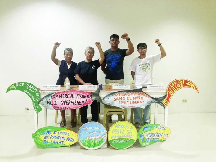 Representatives of farmers, fisherfolk and progressive organizations in Iloilo raise their fists in solidarity as they demand urgent government action against El Niño. The groups are pushing for a P50,000 production subsidy for small-scale farmers and fisherfolk, warning that declining agricultural output, dwindling fish catches and rising production costs could trigger food shortages, higher prices and deeper poverty. PHOTO BY PAMANGGAS