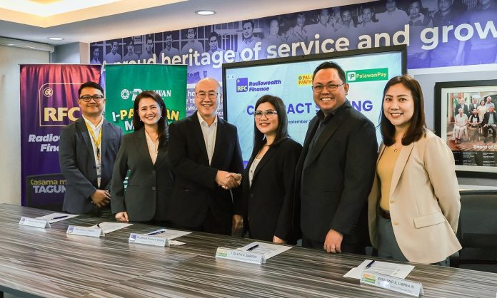 pal1 From left: Frederick Paul P. Pajarillo, Head of Treasury (RFC); Jouela L. Traballo, Chief Financial Officer (RFC); Donald Francis Chiong, President & CEO (RFC); Lisa Castro-Sabado, Palawan Group Chief Business Development Officer (PGC); Emiliano S. Librea III, President & CEO (PalawanPay); and Missy C. Baldemor, Head of Palawan for Business