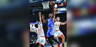 NLEX Road Warriors import Deonte Burton attacks the basket against Titan Ultra Giant Risers defender Von Pessumal during their PBA Season 50 Governors’ Cup encounter at the Ninoy Aquino Stadium. PBA