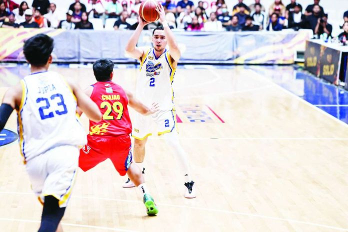 Javi Gomez de Liaño drained six three-pointers and finished with 19 points to power Magnolia Chicken Timplados Hotshots past Rain or Shine Elasto Painters, 107-103, and secure the top seed in Group B of the PBA Governors’ Cup. PBA
