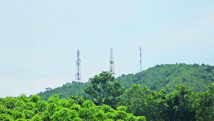 telcos_concern_compressed_resized A view of cellular towers located in Ibajay, Aklan. The National Telecommunications Commission has issued show-cause orders against telco players with the imposition of a daily fine over poor mobile broadband services observed in September. The Philippine Chamber of Telecommunication Operators, however, said the fines were slapped even “before operators were given adequate notice and a meaningful opportunity to be heard, respond to, and contest the NTC's findings.” BARANGAY RU 92.0 SUPER RADYO KALIBO PHOTO