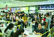 Job seekers flock to the 89th Charter Day PESO Job Fair in Iloilo City in August this year. Philippine Statistics Authority data showed that employment rate rose to 94.7 percent in August, bringing the number of employed Filipinos to 49.79 million. ALLEN ANIMAS/PN